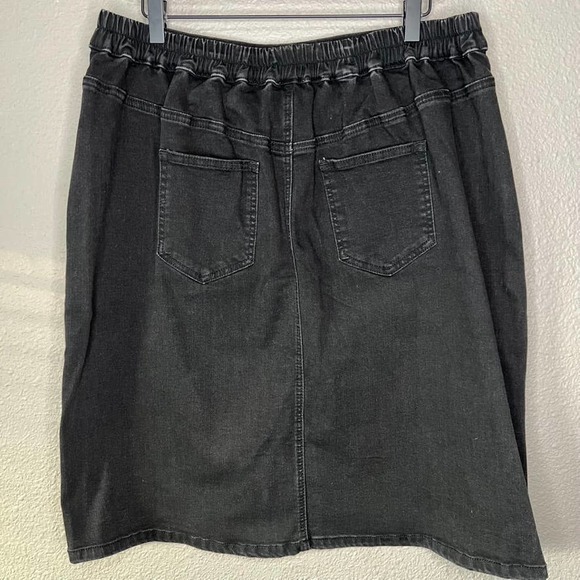 Skies Are Blue Black Denim Button Front Raw Hem Plus Size Knee Length Skirt - Picture 6 of 12